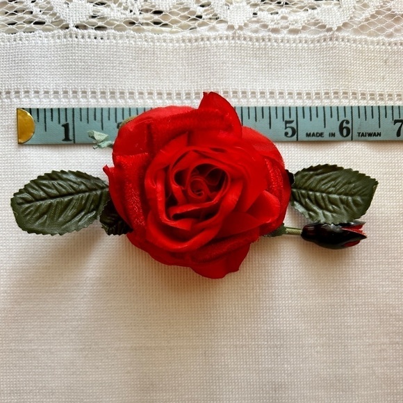 Vintage Red Rose Floral Corsage Pin: Chiffon & Velvet Flower Brooch - Picture 10 of 11